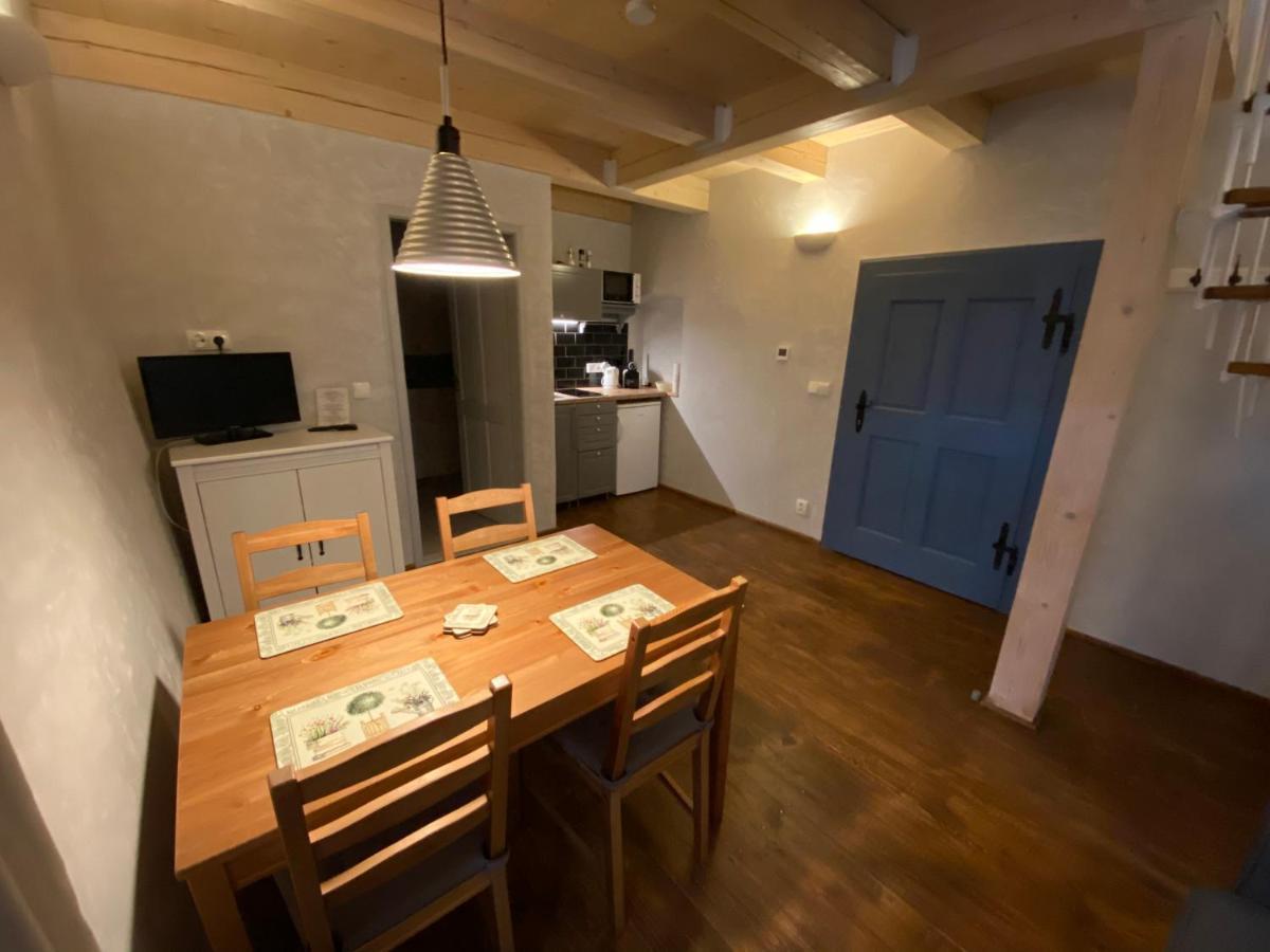 U Dr. Fausta Apartment สลาโวนิเซ ภายนอก รูปภาพ