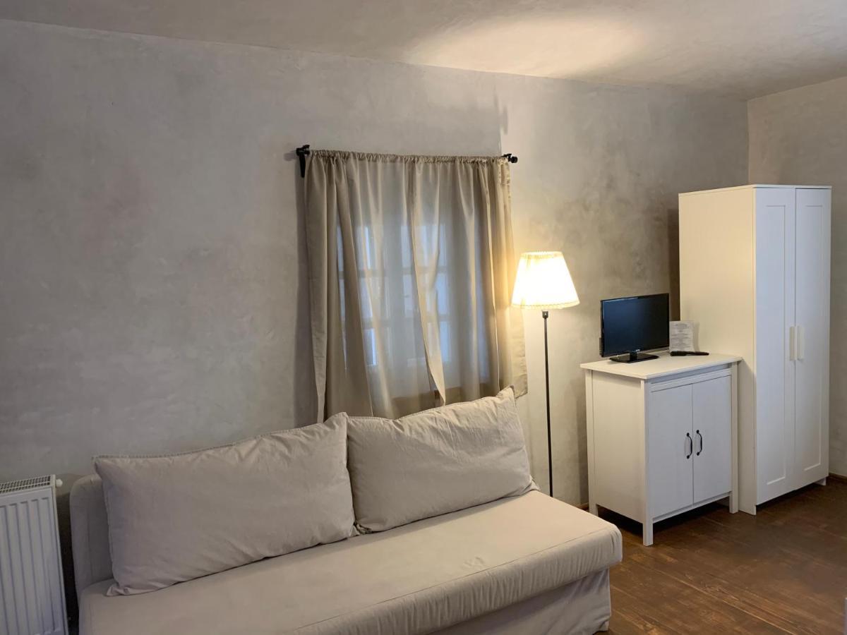 U Dr. Fausta Apartment สลาโวนิเซ ภายนอก รูปภาพ