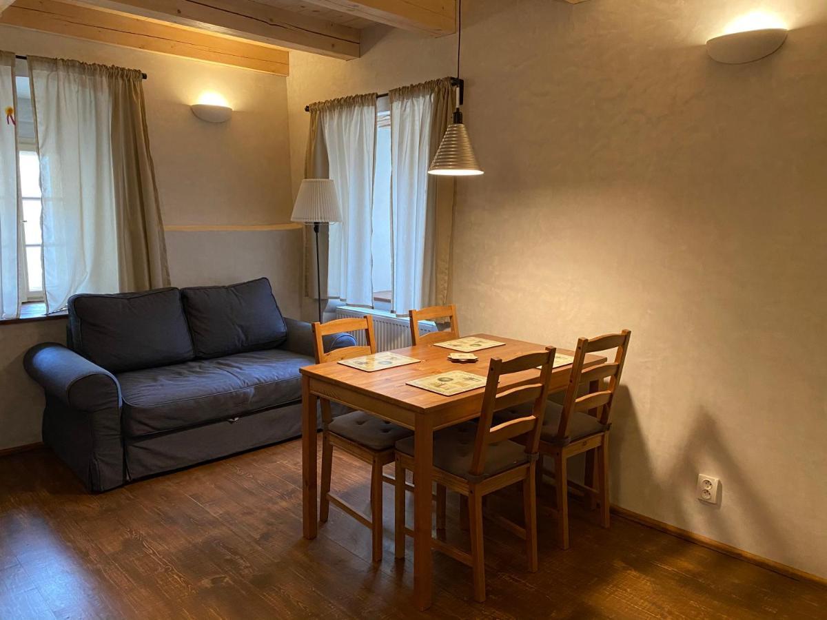 U Dr. Fausta Apartment สลาโวนิเซ ภายนอก รูปภาพ