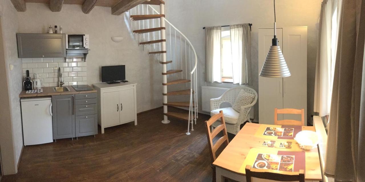 U Dr. Fausta Apartment สลาโวนิเซ ภายนอก รูปภาพ